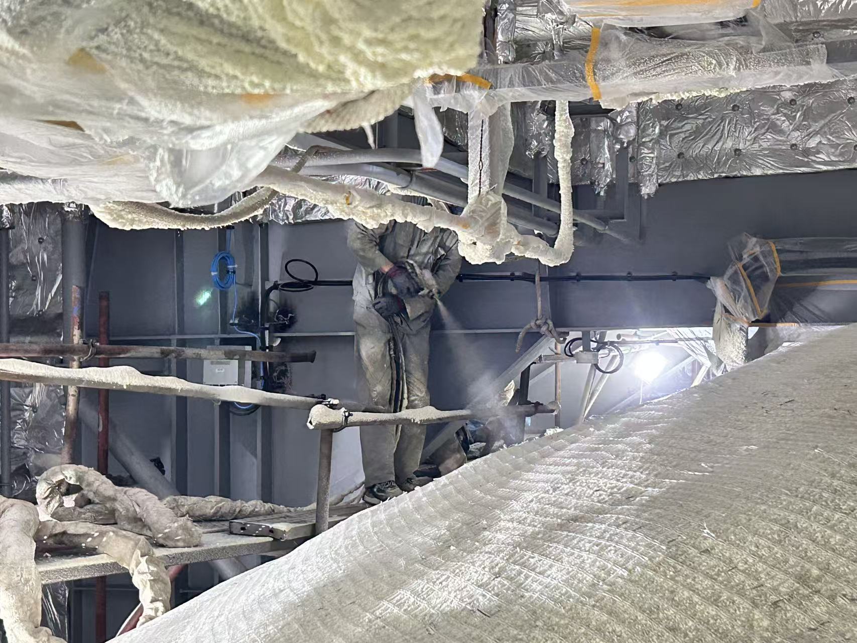 12310方LNG液罐绝缘